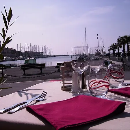 מלון Hotel-restaurant Du Port