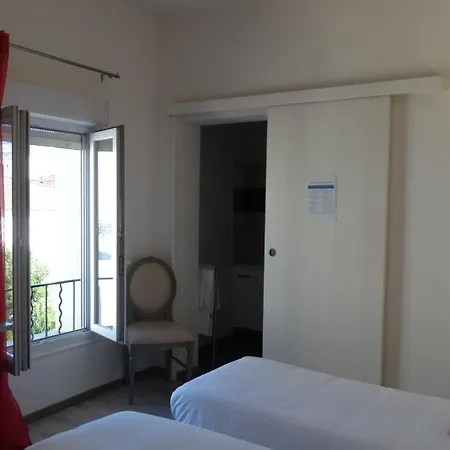 Hotel-restaurant Du Port מלון