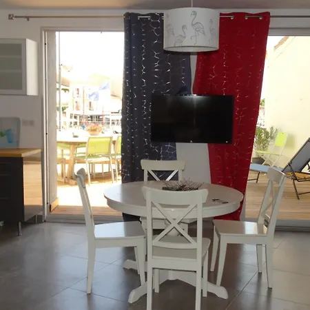 מלון Hotel-restaurant Du Port 3*