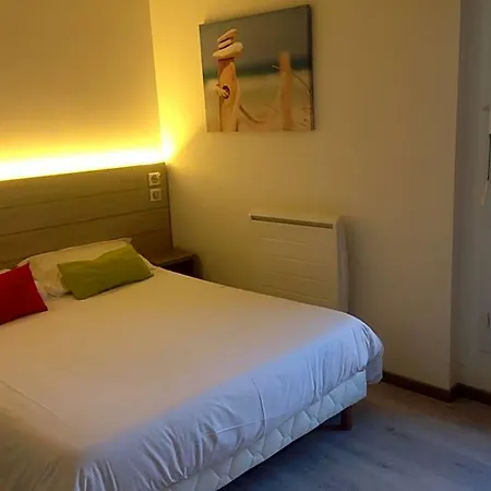 Hotel-restaurant Du Port מלון