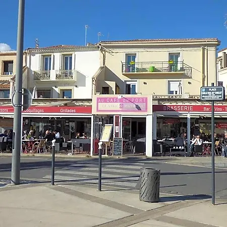Hotel-restaurant Du Port מלון 3*