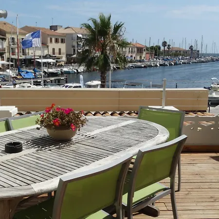 מלון Hotel-restaurant Du Port Mèze