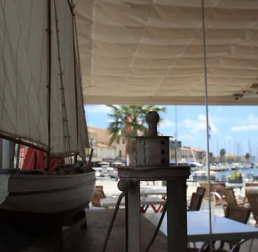 Hotel-restaurant Du Port ホテル メーズ